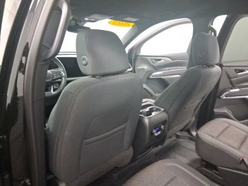 Used 2025 Chevrolet Traverse LT AWD/4WD image 19
