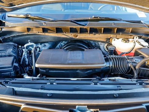 Used 2025 Chevrolet Suburban Z71 AWD/4WD image 32