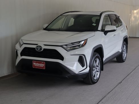 Used 2025 Toyota RAV4 XLE w/ Convenience Package AWD/4WD image 24