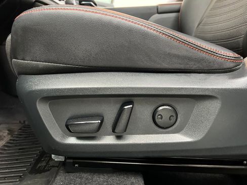 Used 2025 Nissan Rogue SV image 10