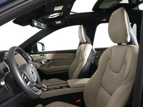Certified 2025 Volvo XC90 B6 Ultra w/ Protection Package Premier AWD/4WD image 31
