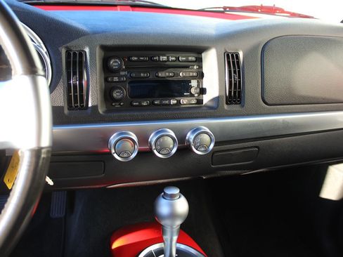 Used 2004 Chevrolet SSR w/ Preferred Equipment Group image 7