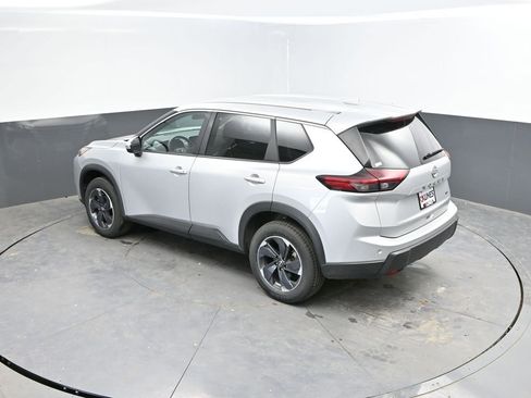 Used 2025 Nissan Rogue SV AWD/4WD image 25