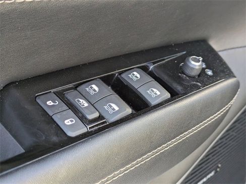 Used 2024 Jeep Wagoneer L Series III w/ Flexible Seating Group image 10