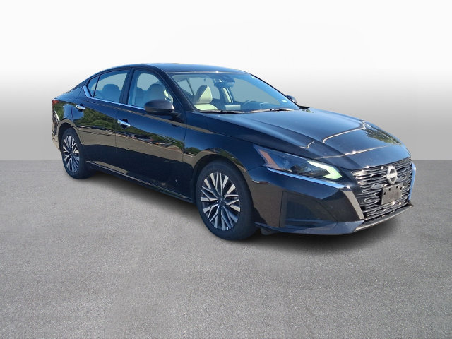 Used 2025 Nissan Altima 2.5 SV FWD image 3