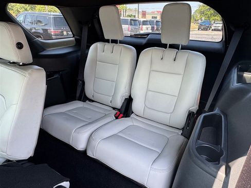 Used 2019 Ford Explorer XLT FWD image 22