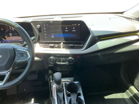 Used 2024 Chevrolet Trax LT w/ Driver Confidence Package FWD image 11