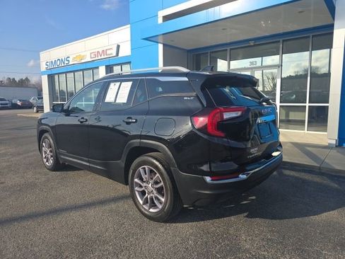 Used 2023 GMC Terrain SLT image 3
