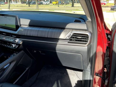 Used 2024 Kia Telluride EX w/ EX Captain's Chair Package image 23