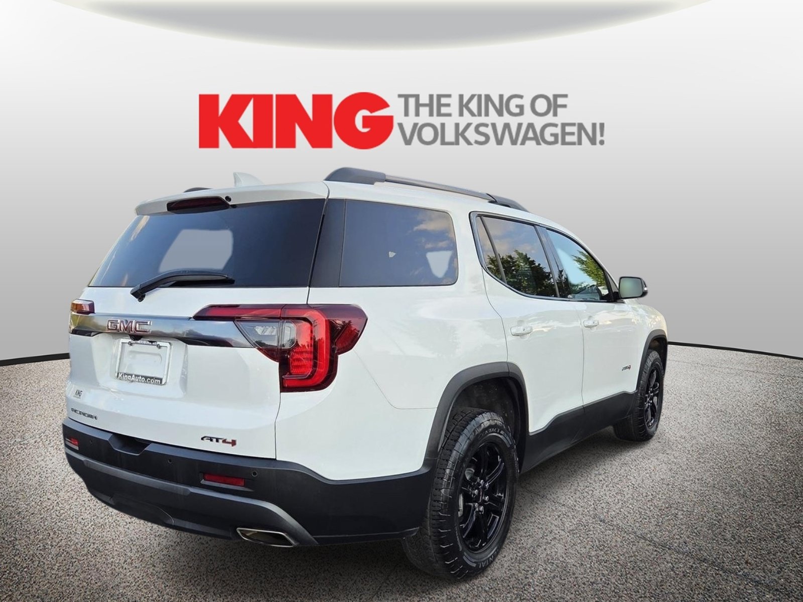 Used 2023 GMC Acadia AT4 w/ Technology Package AWD/4WD image 3