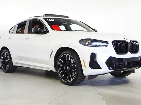 Used 2025 BMW X4 M40i w/ Premium Package image 4