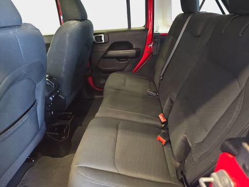 Used 2019 Jeep Wrangler Unlimited Sahara AWD/4WD image 16
