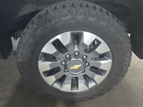 Used 2024 Chevrolet Silverado 2500 LT AWD/4WD image 21