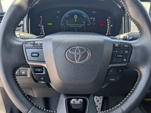 Used 2025 Toyota Camry SE FWD image 18