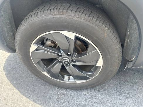 Used 2024 Nissan Rogue SV FWD image 5