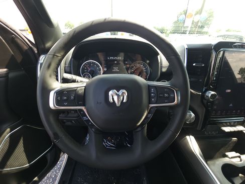 Used 2025 RAM 1500 Laramie AWD/4WD image 22