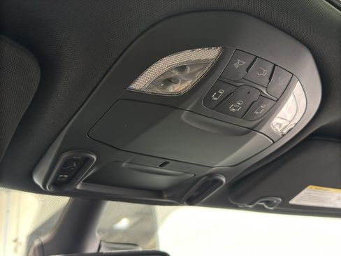 Used 2025 Chrysler Pacifica Limited FWD image 38