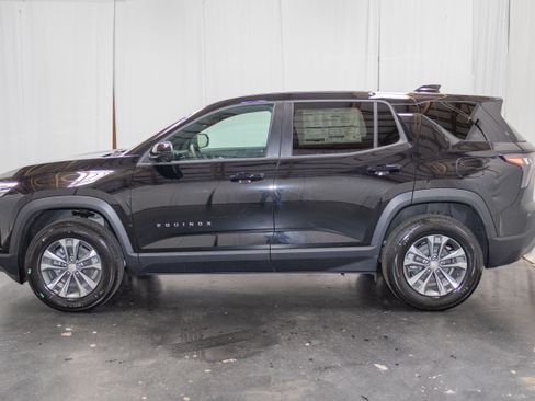 New 2026 Chevrolet Equinox LT w/ Convenience Package II FWD image 5