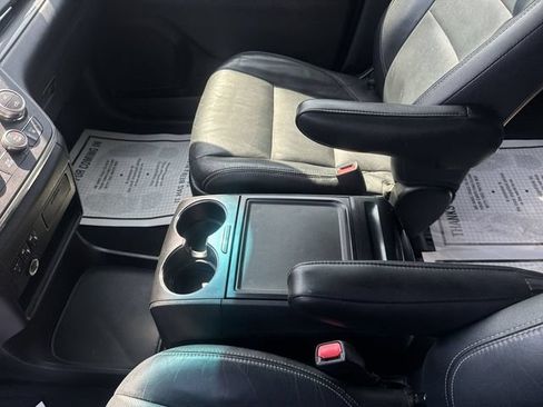 Used 2015 Toyota Sienna SE w/ SE Preferred Package FWD image 22