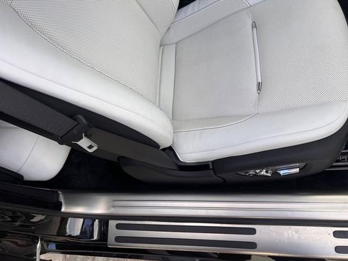 Used 2019 Rolls-Royce Wraith image 27