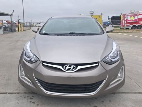 Used 2015 Hyundai Elantra SE w/ Option Group 02 FWD image 4