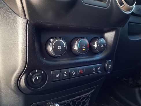 Used 2016 Jeep Wrangler Unlimited Sahara AWD/4WD image 17