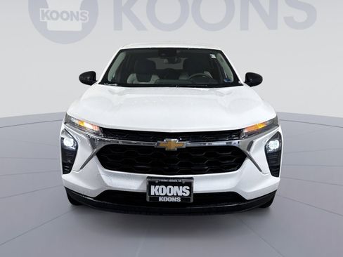 Used 2024 Chevrolet Trax LS image 11