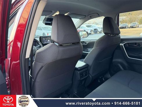 Used 2022 Toyota RAV4 LE image 16