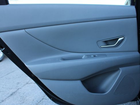 Used 2021 Hyundai Elantra SEL w/ Convenience + Premium Package image 32