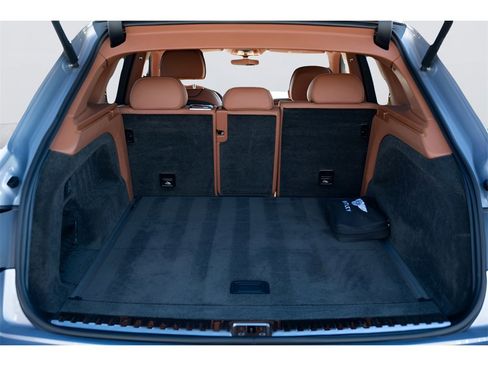 Used 2019 Bentley Bentayga image 23