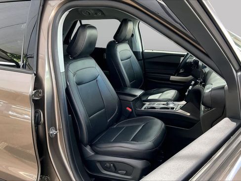 Used 2021 Ford Explorer Limited w/ Hybrid Equipment Group 310A RWD image 9