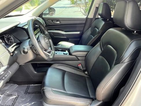 Used 2023 Nissan Pathfinder SL w/ Lighting Package (N92) AWD/4WD image 25