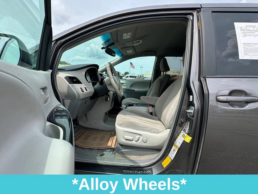 Used 2014 Toyota Sienna LE AWD/4WD image 15