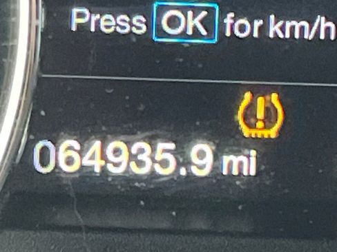 Used 2015 Ford F150 Platinum w/ Equipment Group 701A Luxury image 4