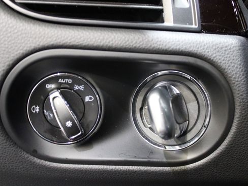 Used 2020 Porsche Macan image 24