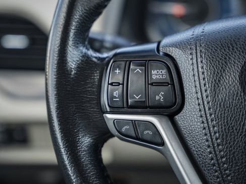 Used 2020 Toyota Sienna XLE image 29