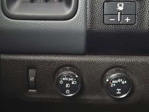 Used 2018 Chevrolet Colorado Z71 image 25