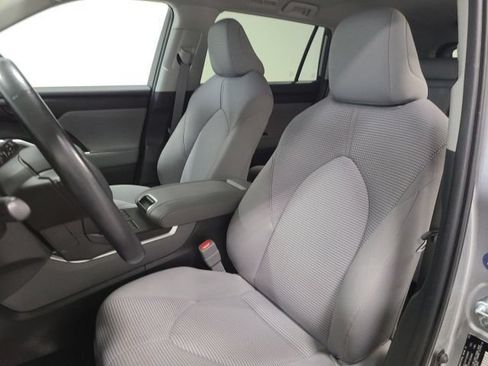 Used 2023 Toyota Highlander LE AWD/4WD image 21
