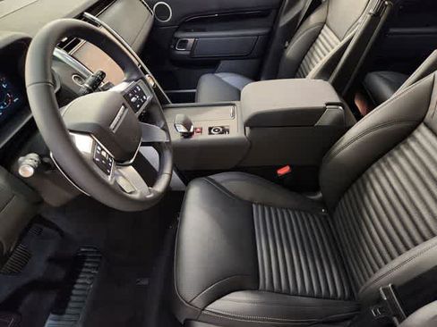 New 2026 Land Rover Discovery S AWD/4WD image 13
