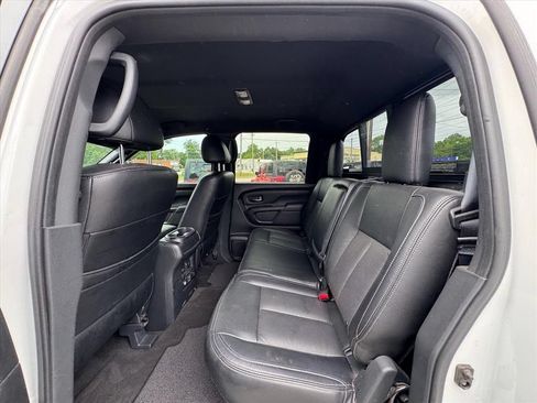 Used 2019 Nissan Titan SV w/ SV Convenience Package AWD/4WD image 12
