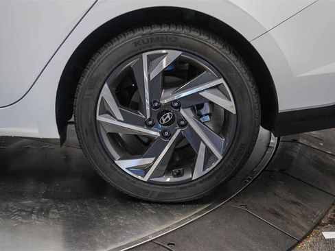 Used 2025 Hyundai Elantra Sport image 10