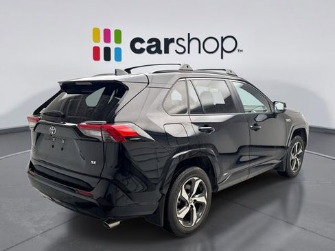 Used 2022 Toyota RAV4 SE w/ Weather & Moonroof Package image 4