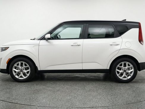 Used 2025 Kia Soul LX w/ LX Technology Package FWD image 5