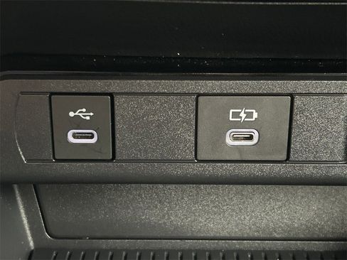 Used 2025 Toyota Prius LE image 27