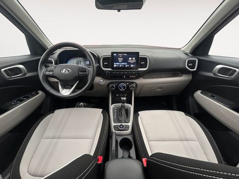 Used 2025 Hyundai Venue SEL image 13
