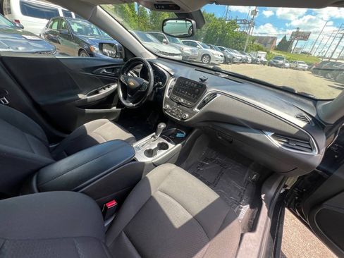 Used 2018 Chevrolet Malibu LT FWD image 16