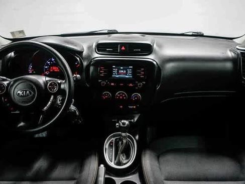 Used 2016 Kia Soul + image 11