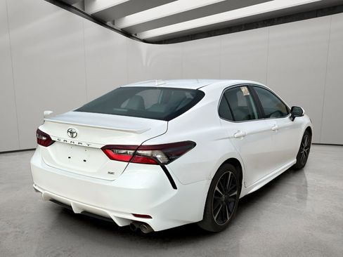 Used 2022 Toyota Camry SE image 4