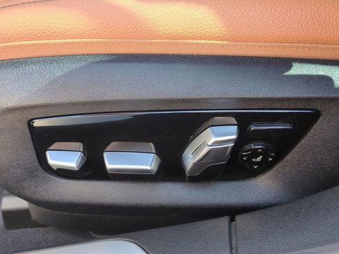 Used 2020 BMW 740i w/ M Sport Package image 18