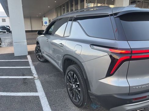 Used 2025 Chevrolet Traverse LT w/ Sun and Wheel Package image 3